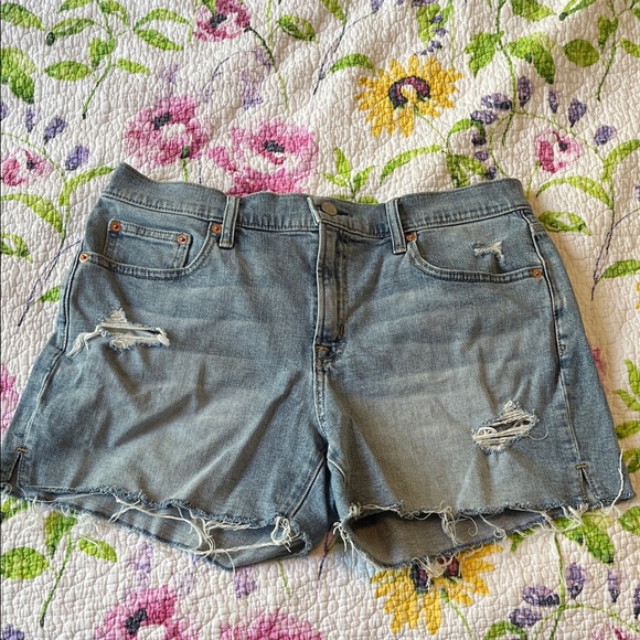 GAP Faded Blue Ripped Jean Shorts - Picture 1 of 4